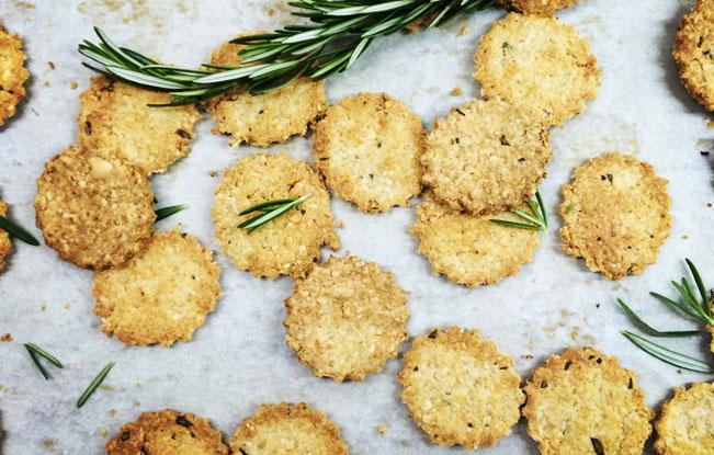 Nutritious Cheesy Rosemary Crackers