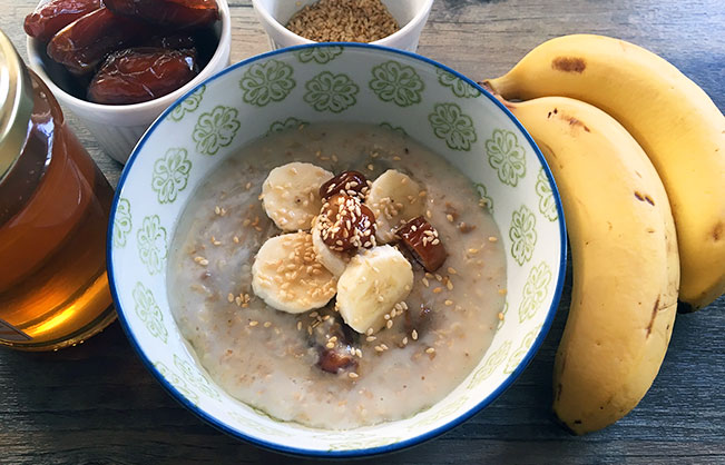 banana-date-porridge